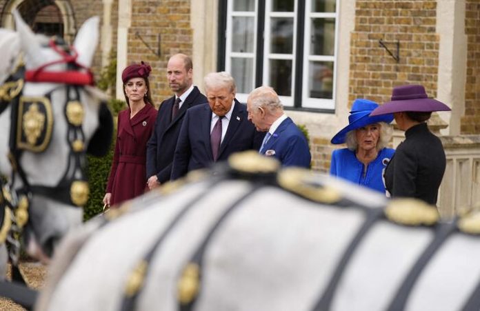 Trump fillon vizitën shtetërore me një ceremoni të paprecedentë